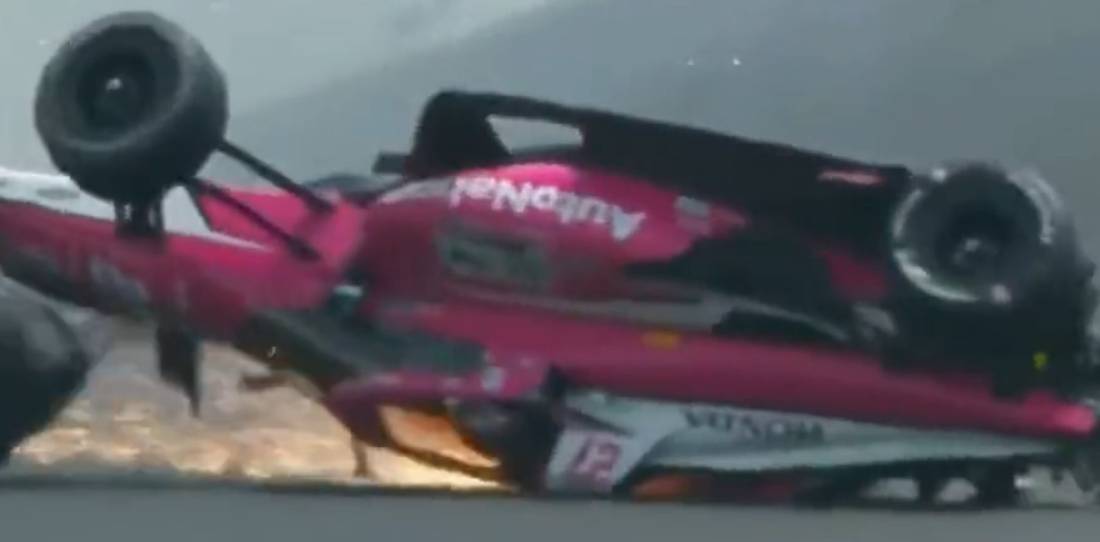 Indy500: ¡Escalofriante accidente y vuelco! Un neumático salió volando