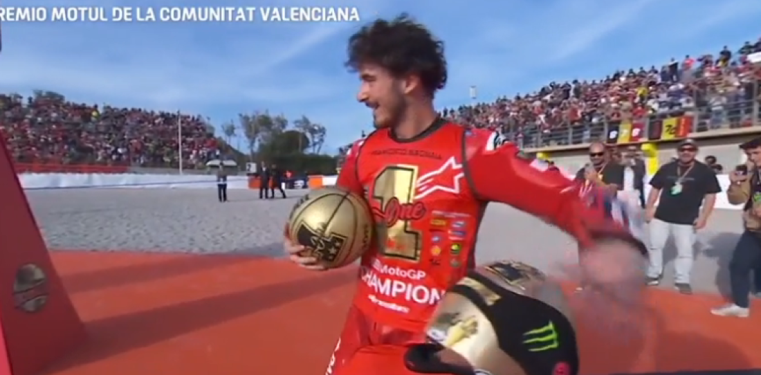 MotoGP: ¡Un festejo con altura! Bagnaia celebró el título jugando al básquet en Valencia