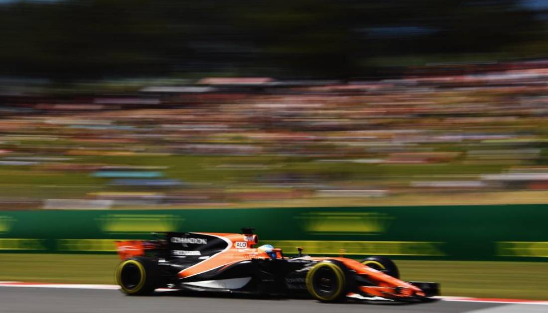 Alonso pelea en desventaja
