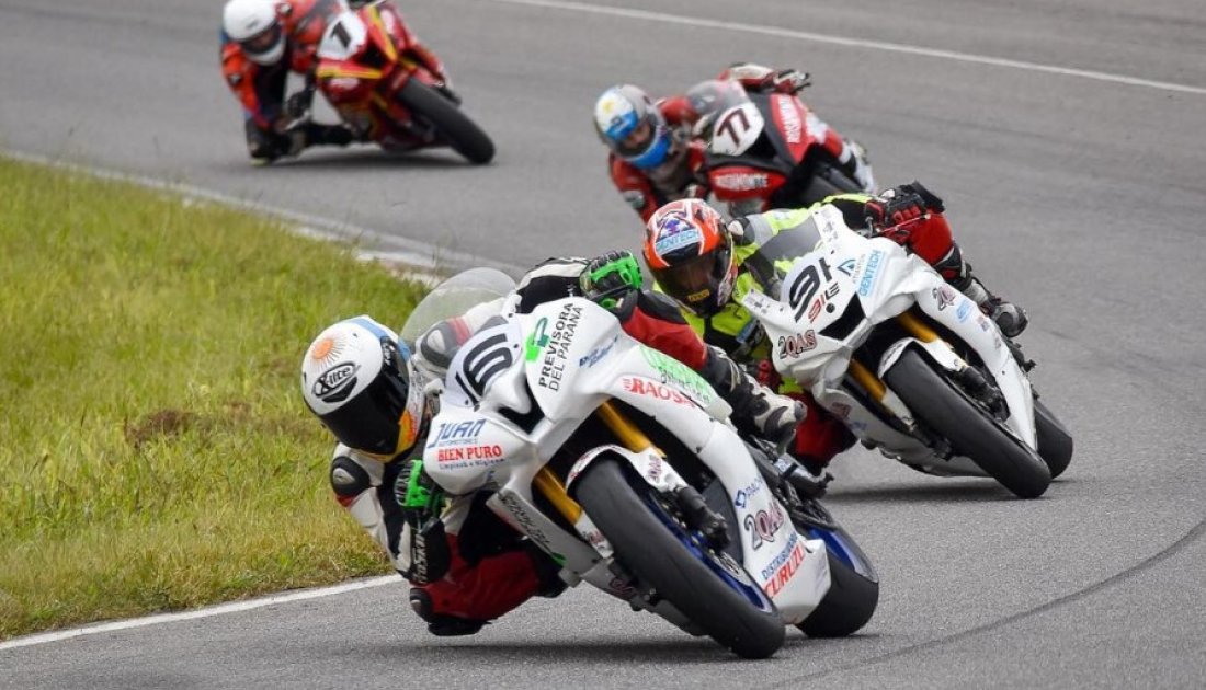 Diferencias entre una moto de carrera y una de calle