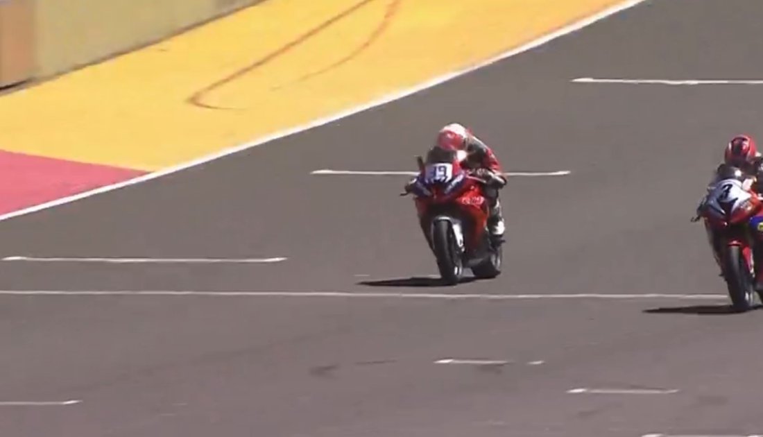 Gandola festejó en un cierre infartante del Superbike 1000