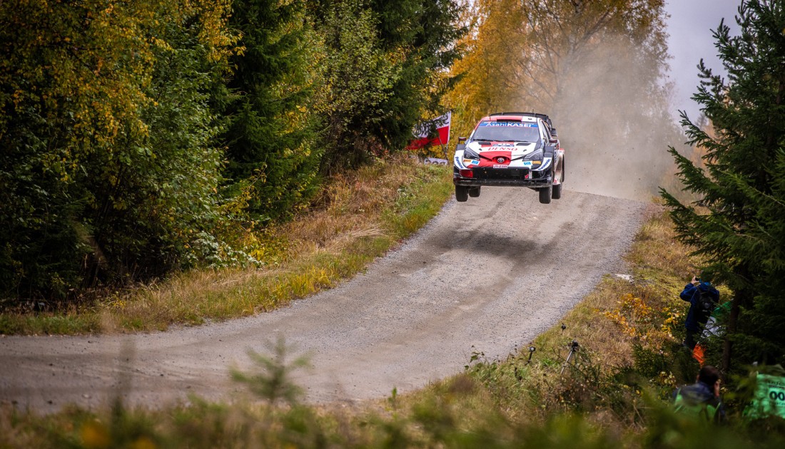 Volar de noche con un WRC en Finlandia