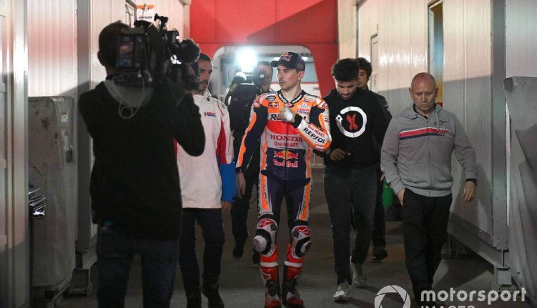Dura caída de Lorenzo en Qatar