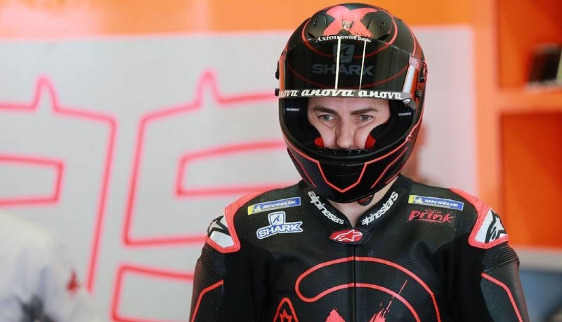 Lorenzo tiene fracturada la mano izquierda