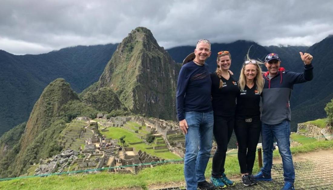Peterhansel espera por el Dakar en Machu Picchu