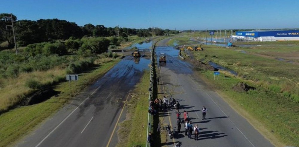 ¿Cuál es el estado de la Ruta 11 tras el derrame cloacal en Pinamar ...