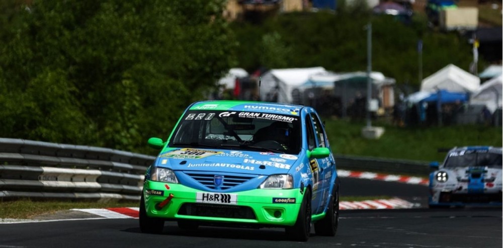 24 Horas de Nurburgring: Christian Geilfus, piloto del icónico Dacia Logan, en Carburando: "Duro para sobrevivir"