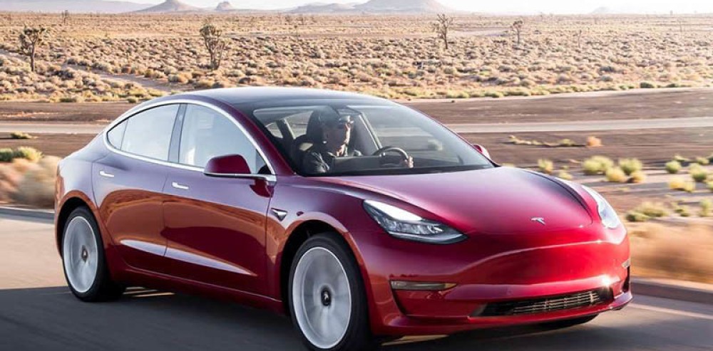 Se vendió el primer auto eléctrico Tesla en Uruguay