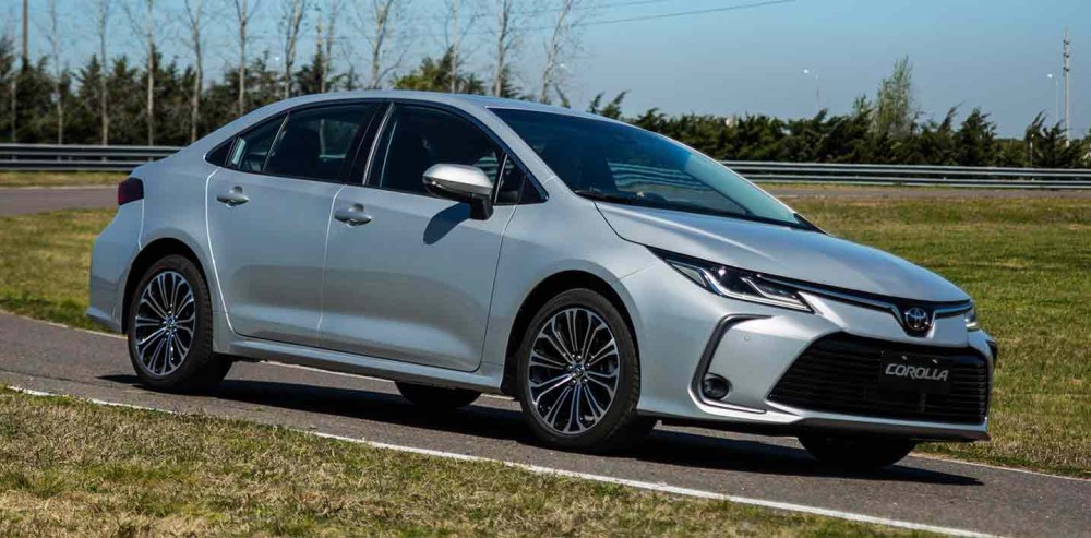 Toyota lanzó cinco versiones del nuevo Corolla