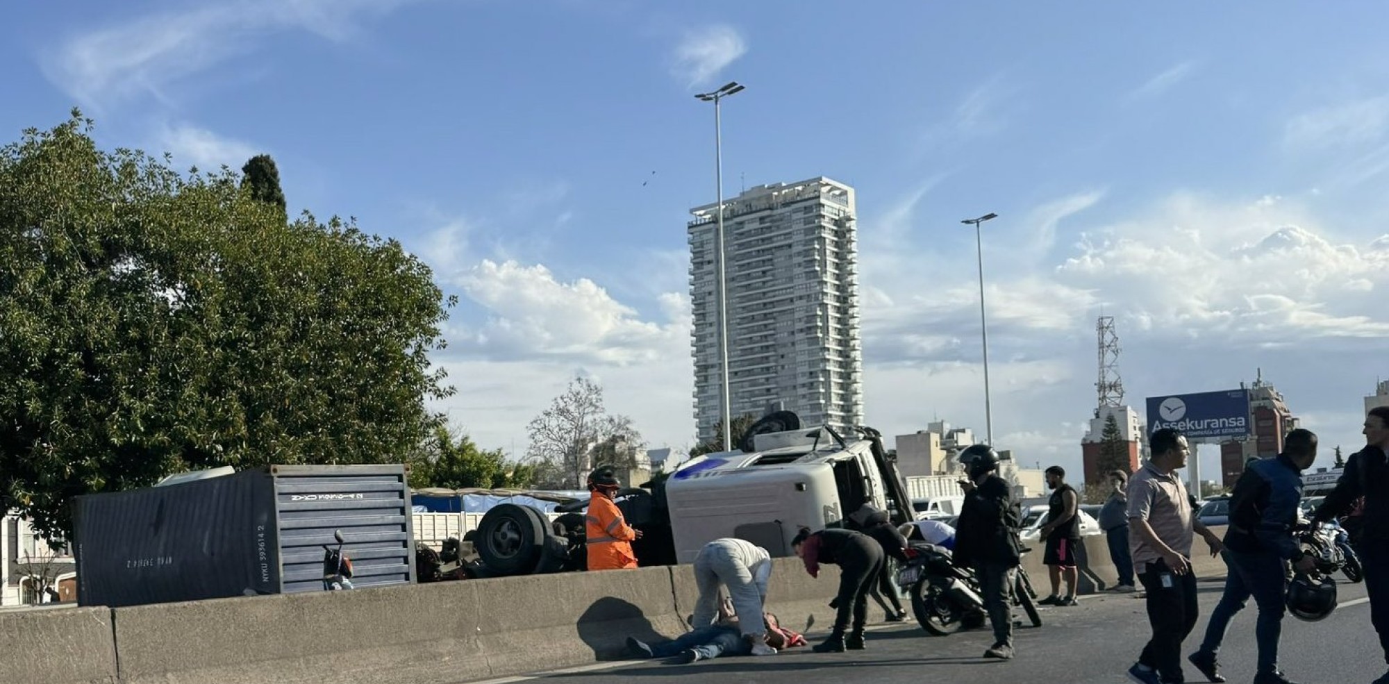 VIDEO: ¡Atención! Colapso en la Avenida General Paz por el vuelco de un ...