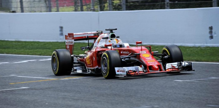 Vettel manda en la primera jornada