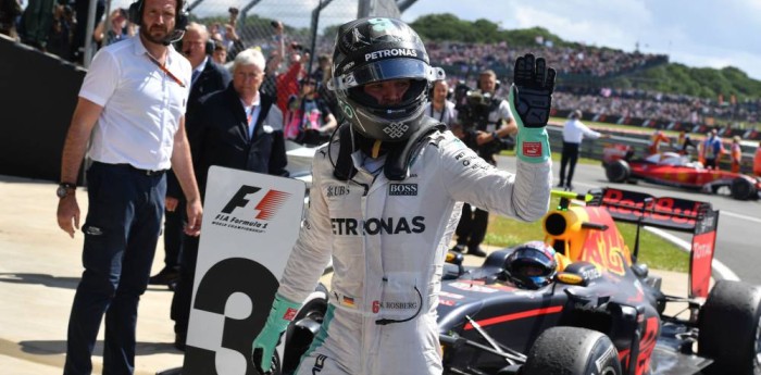 Rosberg fue sancionado y bajó al tercer lugar
