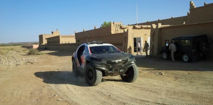 Loeb probó las mejoras de Peugeot para el Dakar