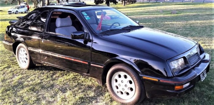 Un Ford Sierra de la familia Maradona, en venta