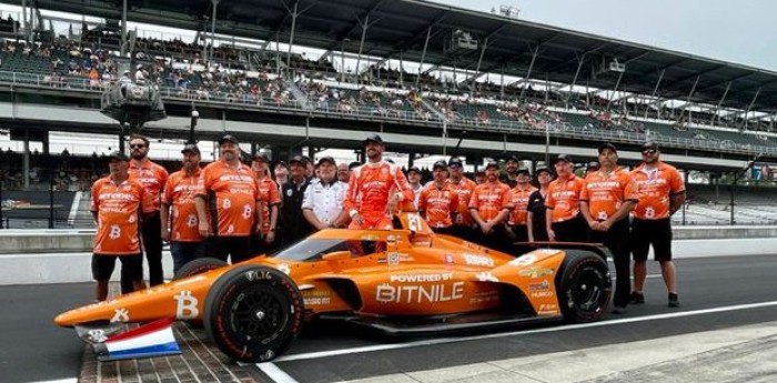 Rinus Veekay lideró la clasificación en la Indy 500