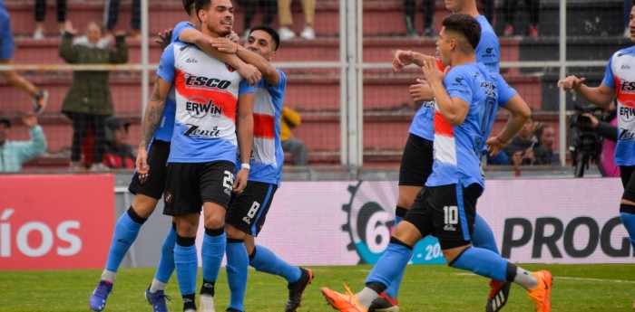 Patronato derrotó a Independiente con un jugador menos