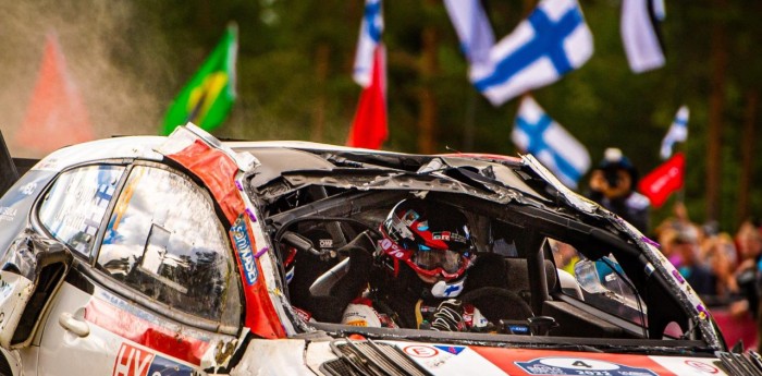 VIDEO: volcó, buscó agua en el río, pateó el parabrisas e hizo podio en el Rally de Finlandia