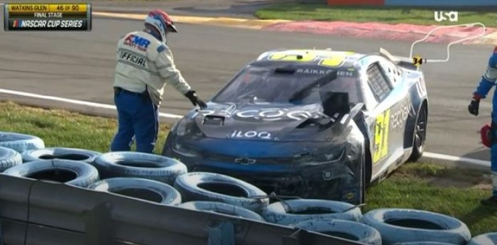 VIDEO: Kimi Raikkonen se accidentó en su debut en el NASCAR
