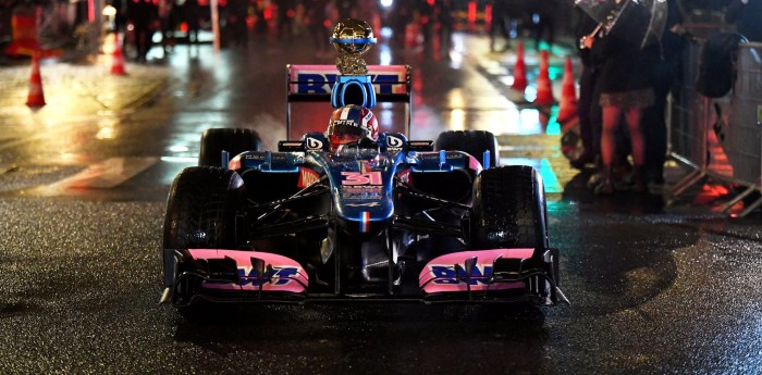 VIDEO: F1: Ocon, el encargado de llevar el Balón de Oro con su Alpine