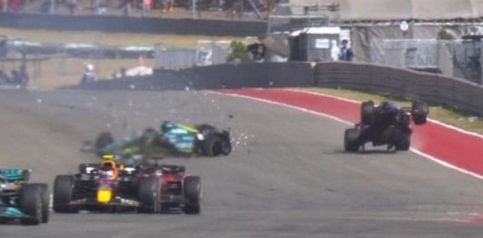 VIDEO: espectacular vuelo de Alonso al golpear con su futuro compañero en la F1
