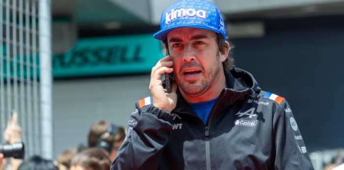 Fernando Alonso debuta con Aston Martin en Abu Dhabi