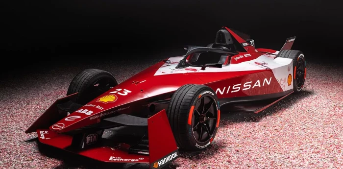Nissan presentó el auto que utilizará Sacha Fenestraz