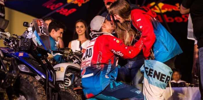 VIDEO: Ganó el Dakar y le pidió casamiento a su novia en el podio