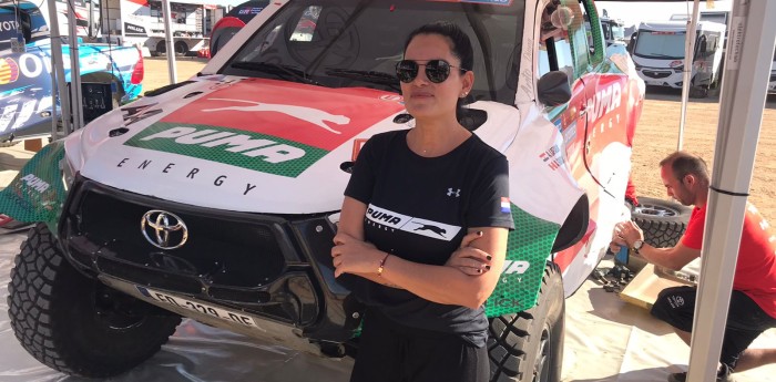 Carburando en Arabia Saudita: ¿quién es la compañera de equipo del Pato Silva?