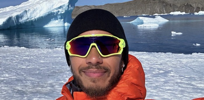 Lewis Hamilton continúa su preparación en la Antártida