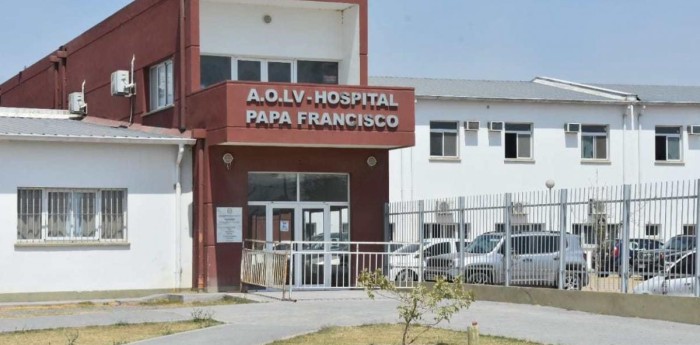 Horror en Salta: una mujer tuvo que parir en la calle porque se negaron a atenderla y su bebé se fracturó la clavícula