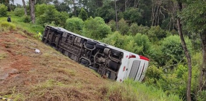 ¡Trágico accidente! dos argentinos murieron tras el vuelco de un micro