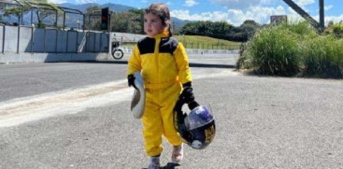 Tiene talento, tres años y un piloto de F1 la invitó a una carrera