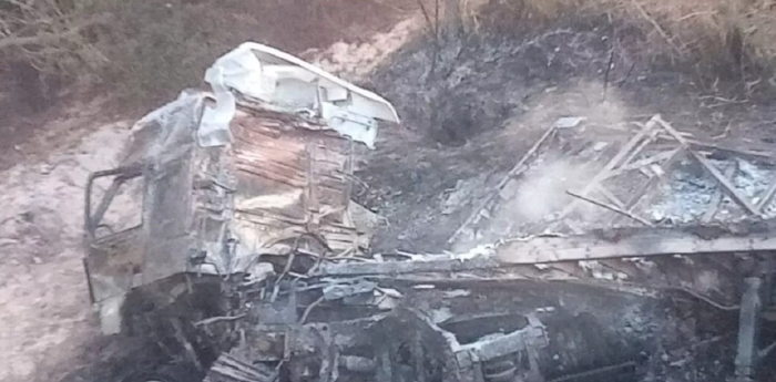 Accidente en la Ruta 14: Un camión cayó al vacío desde un puente y se incendió por completo