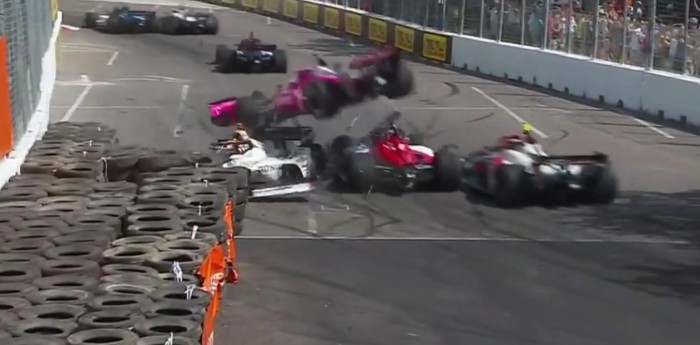 ¡Canapino esquivó otro accidente! un piloto pasó por arriba a dos rivales en IndyCar