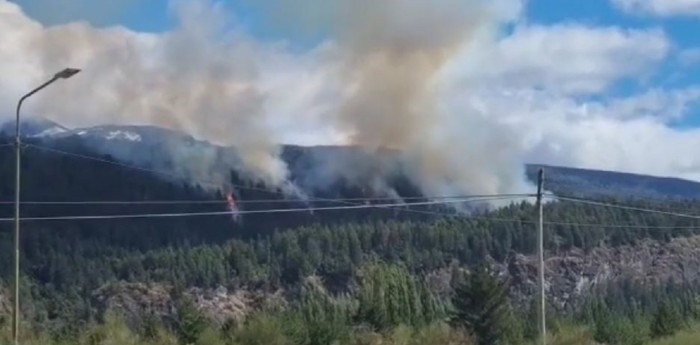 Preocupante incendio forestal se desató en El Bolsón