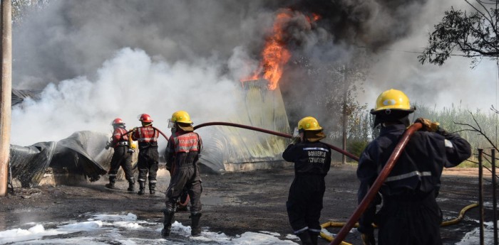 Terrible incendio en Pehuajó: un depósito de una estación de servicio quedó destrozado