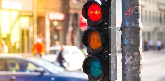 Aumentaron las multas de tránsito en CABA: ¿cuánto costará pasar el semáforo en rojo?