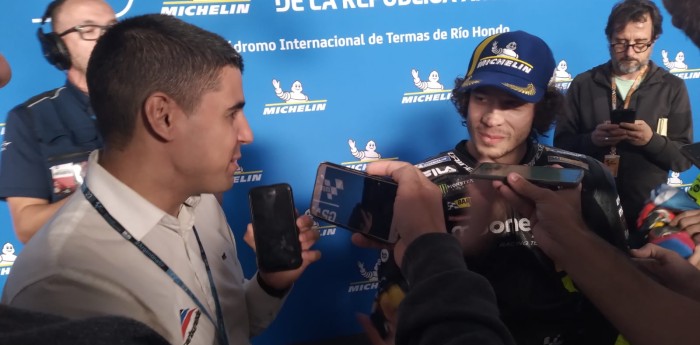 Marco Bezzecchi: "Recibir la camiseta de Messi fue increíble; es el GOAT, como Valentino Rossi"