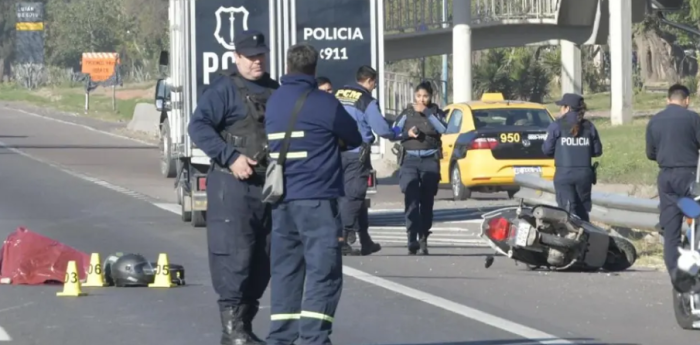 Accidente fatal en Godoy Cruz: una mujer falleció a causa de una caída en moto