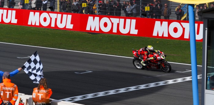 Bautista aguantó a Rea y se llevó la Superpole Race en Assen