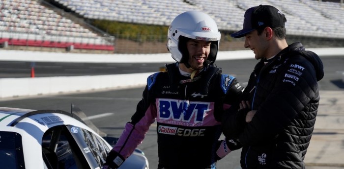 Ocon y Gasly se subieron a un auto de NASCAR