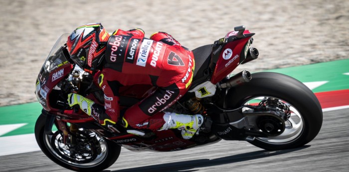 Álvaro Bautista se llevó el triunfo en la 2da final del WSBK en Barcelona