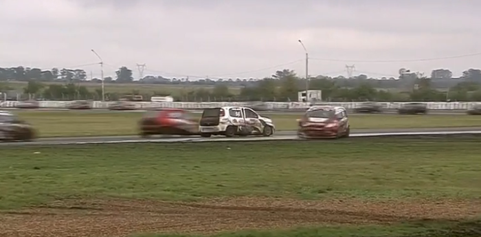 Turismo Pista: la final de la Clase 2 tuvo un desenlace accidentado