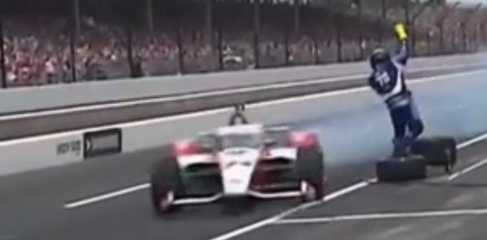 Indy500: ¡Tuvo un exceso en los boxes y casi atropella a un mecánico!
