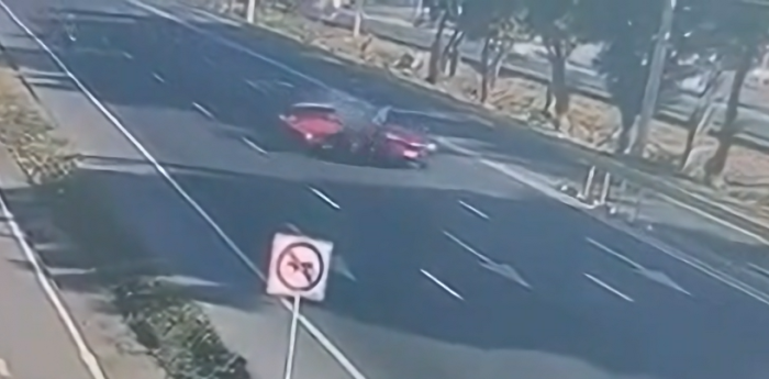 VIDEO: rozó a otro auto, perdió el control y mató a un abuelo y sus nietos