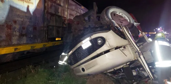 Accidente fatal en el Gran Rosario: un hombre murió luego de que un tren arrollara a un camión