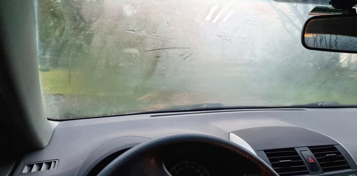 ¿Cómo desempañar los vidrios del auto?