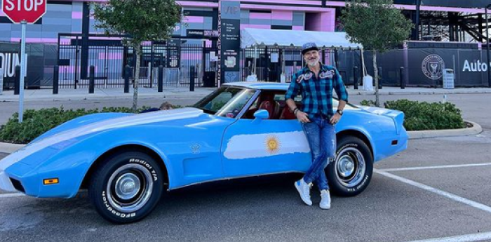 Messimania en Miami: el fanático que pintó su Corvette con los colores de Argentina
