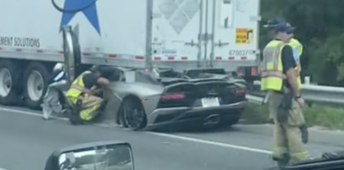 Impresionante: así quedó un Lamborghini al chocar con un camión