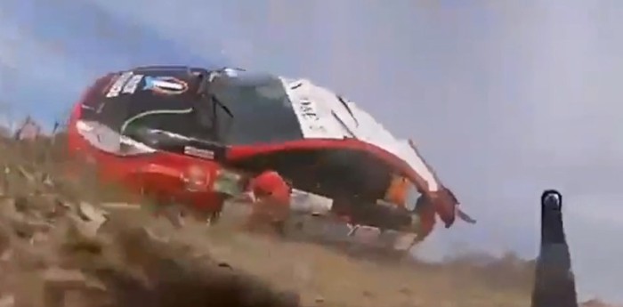 VIDEO: ¡Impresionante! Volcó, la cámara salió volando y grabó desde afuera